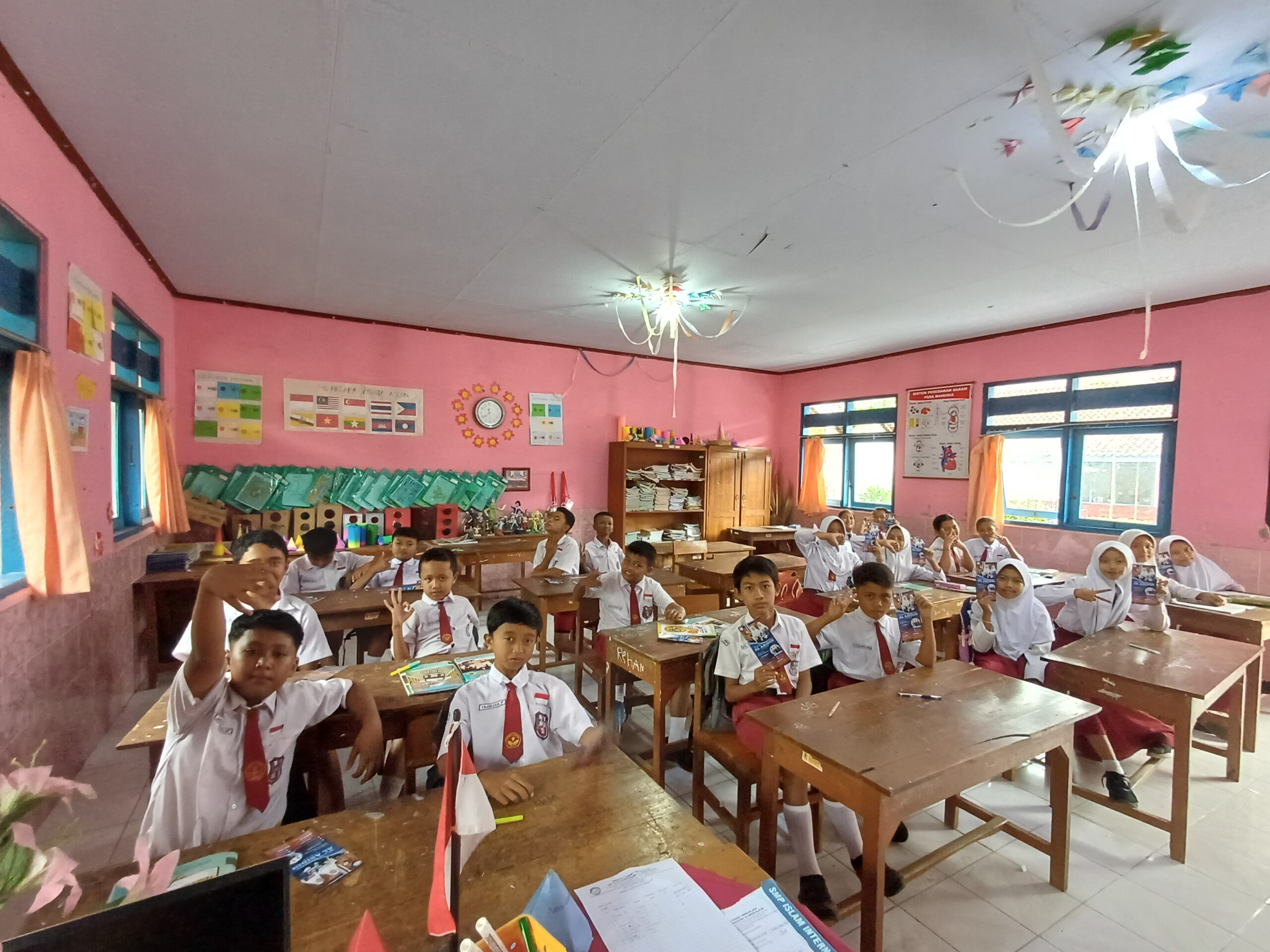 SMPII Al Abidin Klaten goes to schools