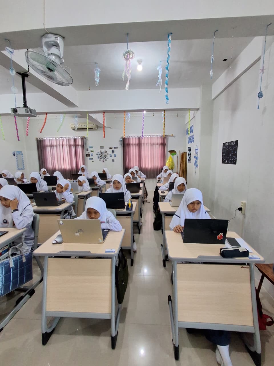 SAS 1 Sumatif Akhir Semester di SMPII Al Abidin Klaten Terlaksana dengan Lancar