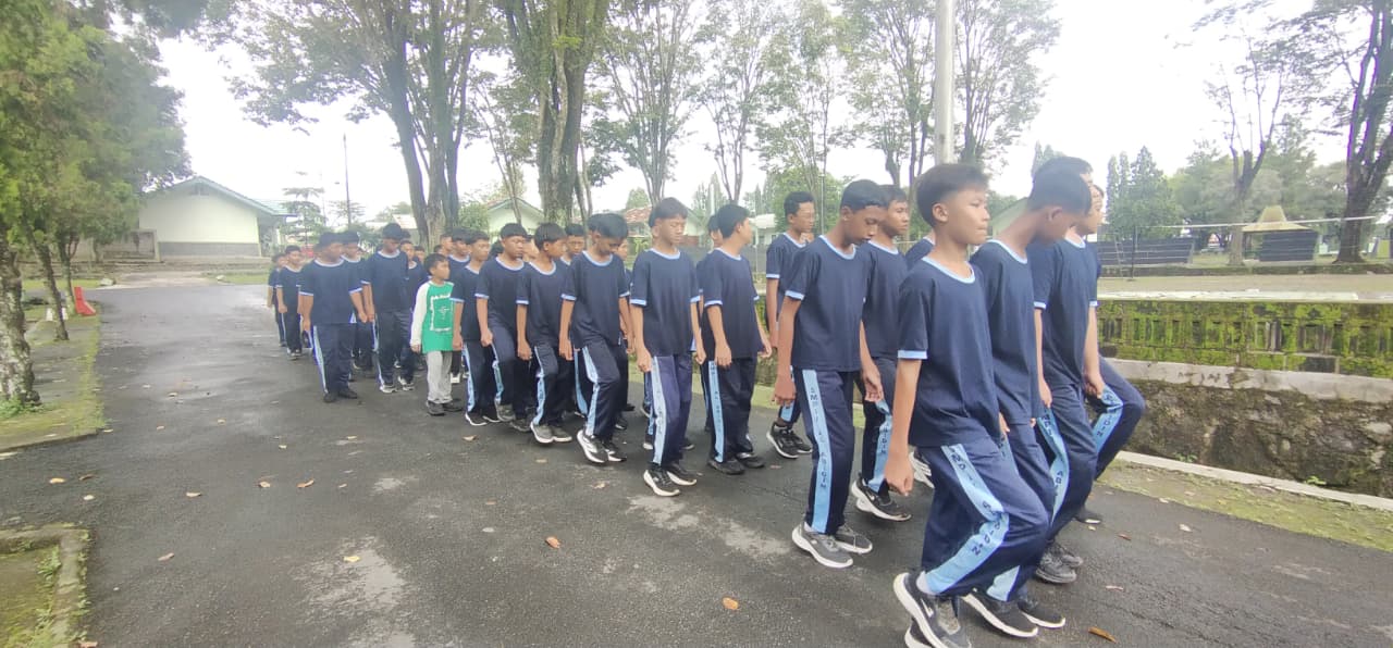 Leadership Camp SMPII Al Abidin Klaten Mendidik Kepemimpinan Sejak Dini