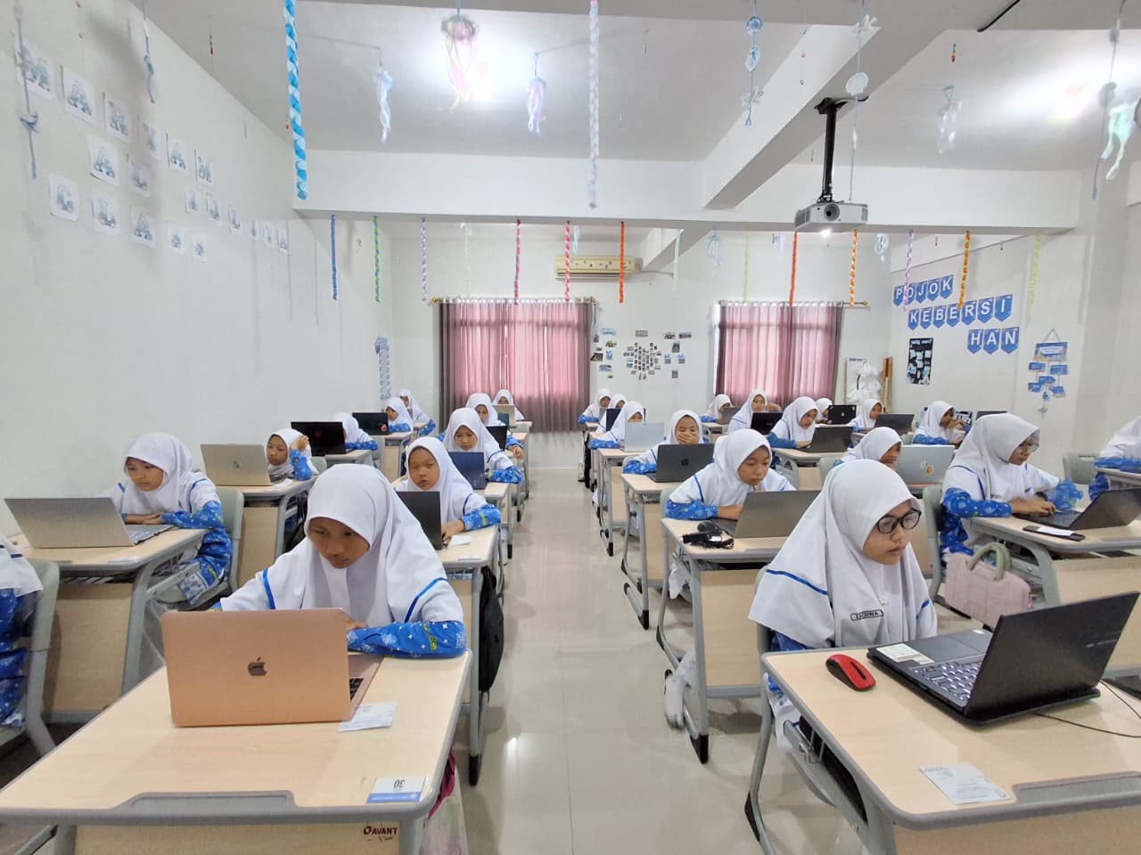Ujian PSTS 2 SMPII Al Abidin Klaten Berlangsung Lancar